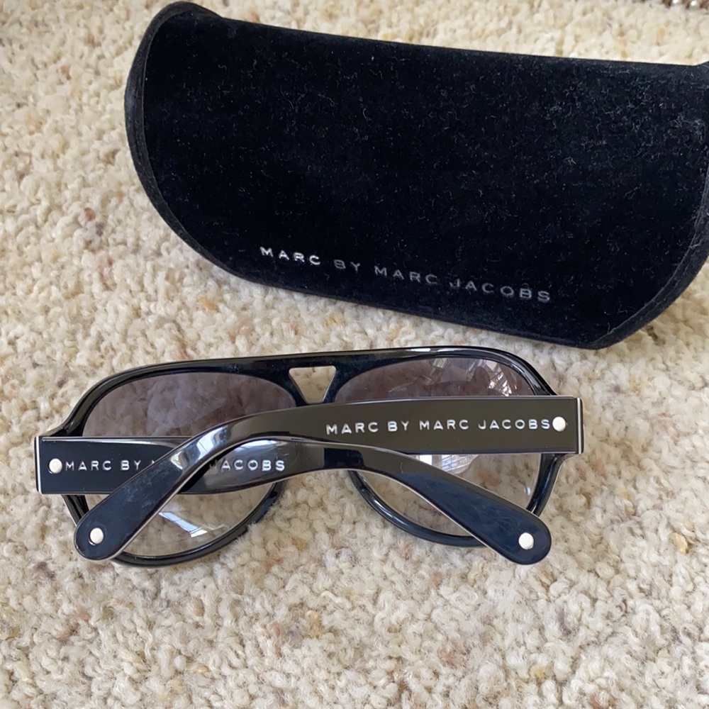 MARC BY MARC JACOBS SUNGLASSES 🕶